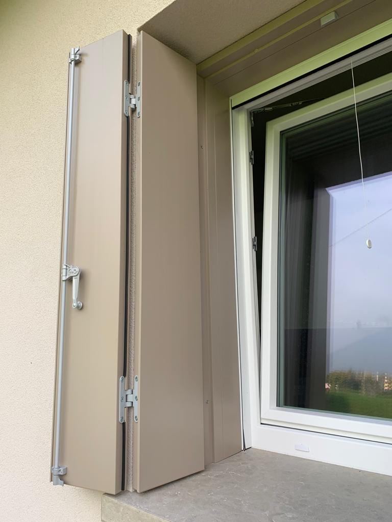 Scuro in PVC a Libro (alla Padovana e ante intere con o senza Telaio)